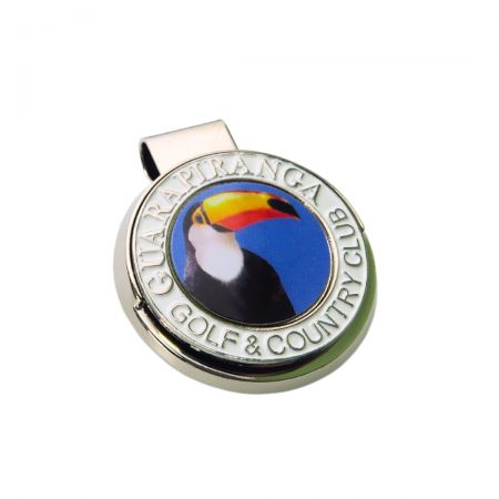 Gestalten Sie Ihren eigenen benutzerdefinierten Ballmarker und Hutclip für ein einzigartiges Golferlebnis.