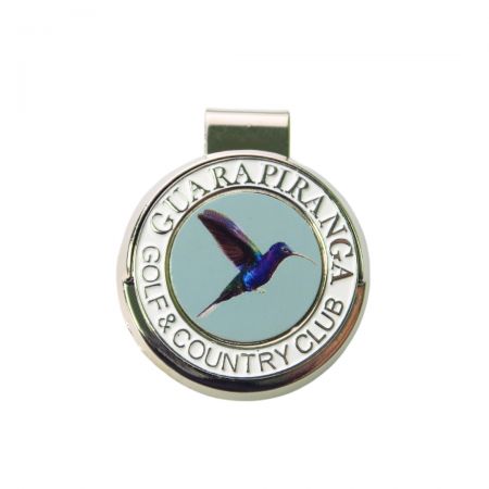 Erstellen Sie ein Set aus benutzerdefiniertem Golfhutclip und Ballmarker für Golfer.