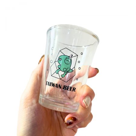 Egendefinerte shotglass er flotte suvenirer eller reklamegaver.