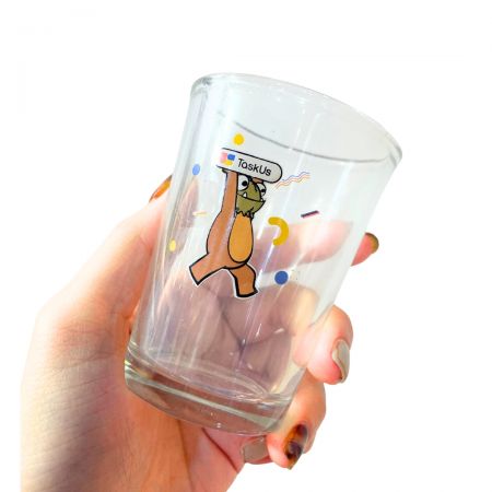 Räätälöidyt söpöt snapsilasit tekevät hauskoista ja tyylikkäistä keräilyesineistä.