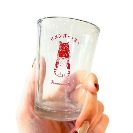 Tilaa mukautettuja snapsilaseja suurissa erissä tapahtumia tai brändäystä varten.