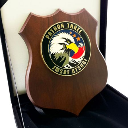 Placas y premios personalizados.
