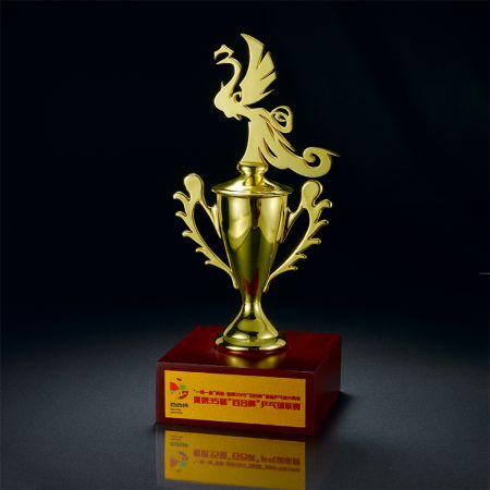 Custom Trophy - Cups and trophies are ideal for rewarding excellence in various fields.