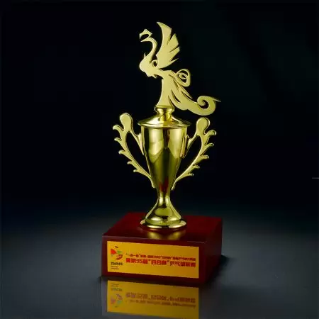 Custom Trophy - Cups and trophies are ideal for rewarding excellence in various fields.