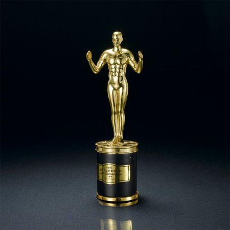 競技や認識のためのカスタムトロフィーと賞をデザインします。