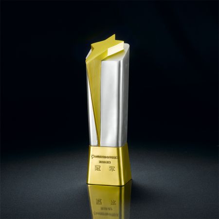 スポーツ、企業イベント、または競技のためにカスタムトロフィー賞をデザインします。