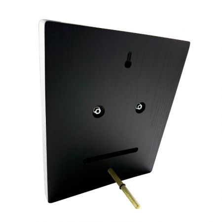 Parte trasera de la placa de madera.