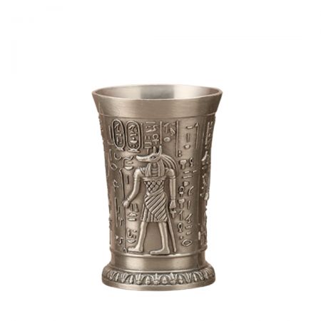 Luo mukautettu matkamuistokuppi erityisten hetkien muistamiseksi.