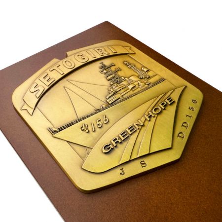 Antike Bronze-Marineplakette.