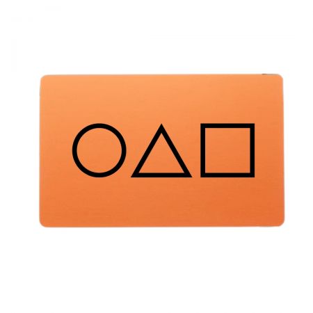 Räätälöidyt henkilökohtaiset käyntikortit jättävät pysyvän vaikutelman.