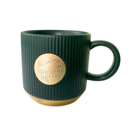 Canecas de café de cerâmica personalizadas oferecem durabilidade e estilo.