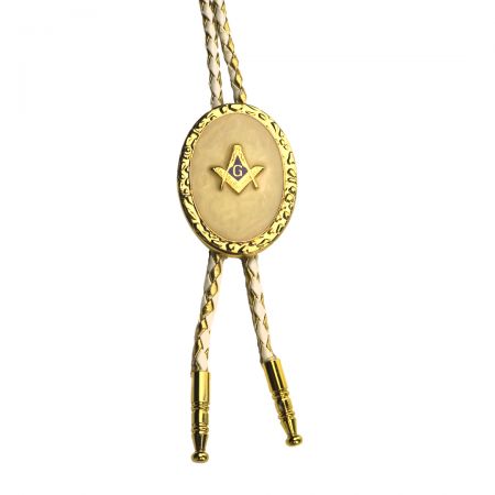 Tervezzen egyedi bolo nyakkendőket különleges csúszkákkal és zsinórokkal.