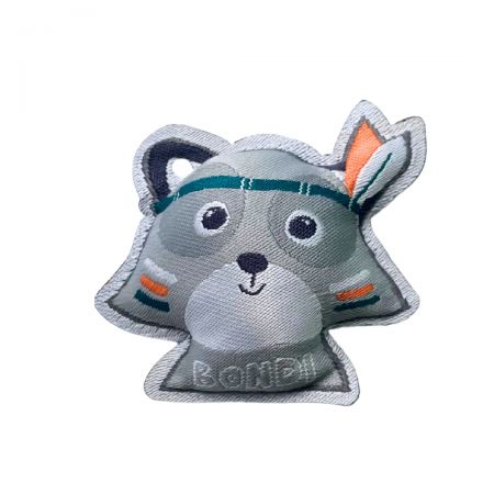 Personaliza las etiquetas tejidas para añadir un toque premium a los productos.