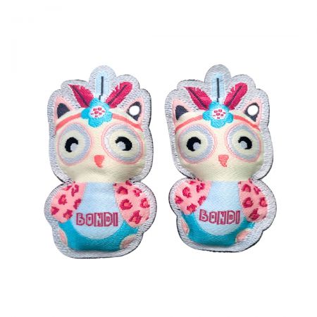 Crea etiquetas tejidas personalizadas para elevar la presentación de tu marca.