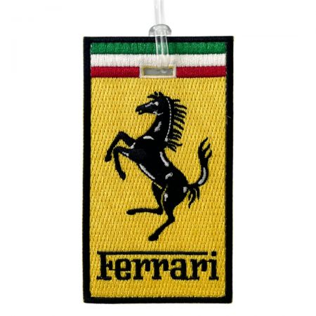 Identificer nemt din taske med broderede navnetags.