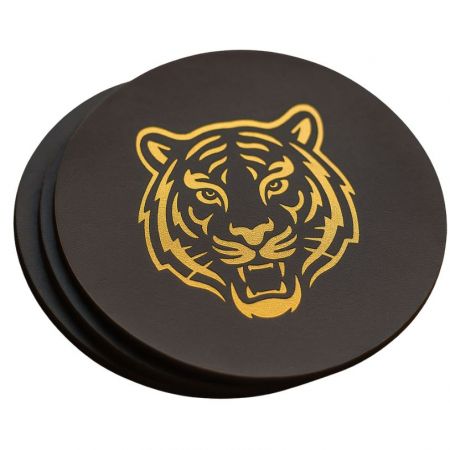 黒いレザーコースター。