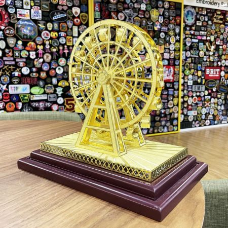 Voit räätälöidä 3D-mallit messinkisiksi.