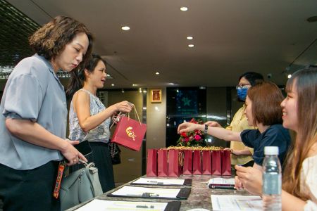 40年強い:Star Lapel Pinの周年祝賀会。