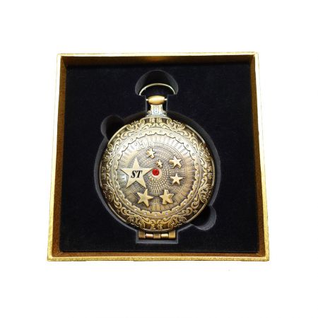 Å heve bedriftens ånd gjennom jubileumsgaver til bedriften.