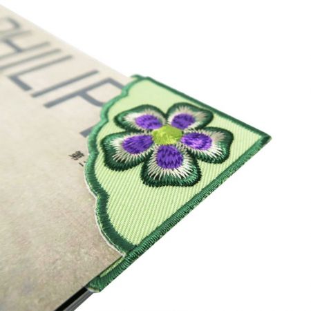 कढ़ाई वाला कोने का बुकमार्क - कस्टम बुनाई के कोने का बुकमार्क पाठकों के लिए शानदार उपहार बनाता है।
