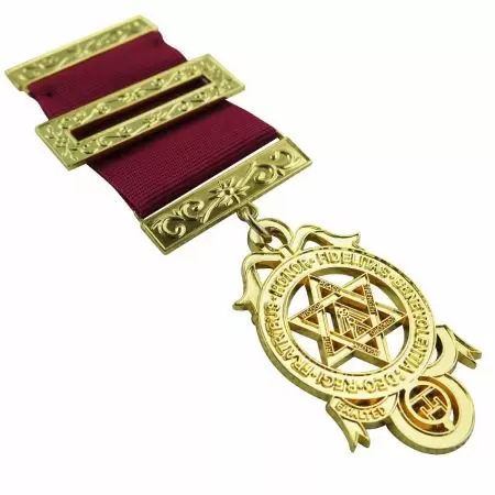 Insígnias e fitas militares.