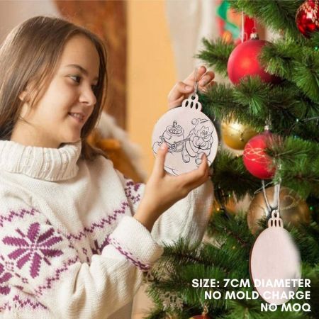 Lassen Sie die besonderen Holzornamente in diesem Jahr an Ihrem Weihnachtsbaum hängen.