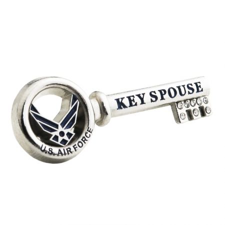 Valamalla valmistetut rintanapit ovat loistavia näyttämään ulottuvuudellisia kuvia.