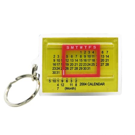 O chaveiro de calendário é perfeito para lembrancinhas de festa e presentes de casamento.