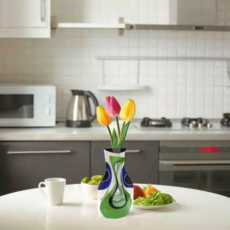 Sammenklappelig plastikblomstervase - Den sammenklappelige blomstervase er smuk og foldbar.