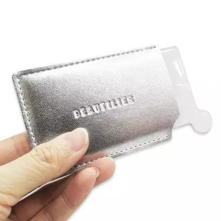 स्टेनलेस स्टील पॉकेट मिरर - यह एक छोटा और नाजुक स्टेनलेस स्टील पॉकेट मिरर है।