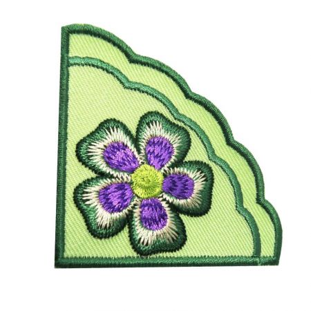 We are the professional of embroidery corner bookmark supplier.