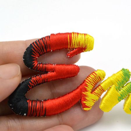 3Dパフ刺繍 - パフ3D刺繍と呼ばれる技術は、あなたのデザインを製品から際立たせます。