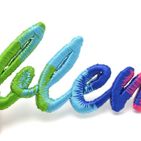 3D puff broderi er vores populære produkter.