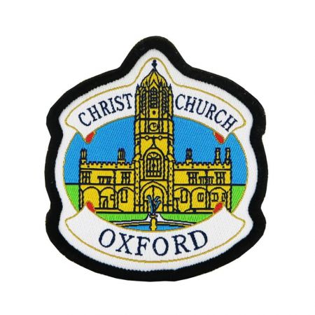 Kies een geweven labelpatch om een schone, scherpe, grafische stijl te bereiken.