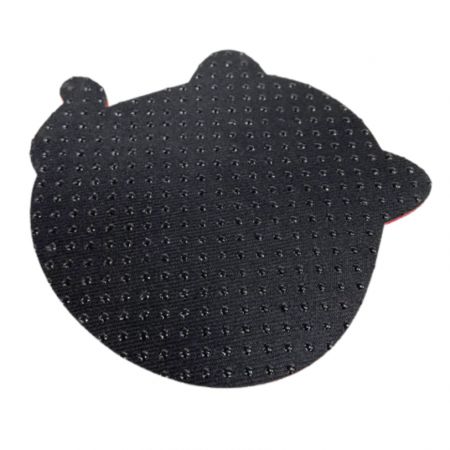 Kirjailun alustan tausta on teksturoitu liukumattomalla materiaalilla.