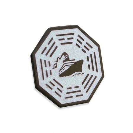 A csillogó színek különböző kitűzőkön alkalmazhatók.