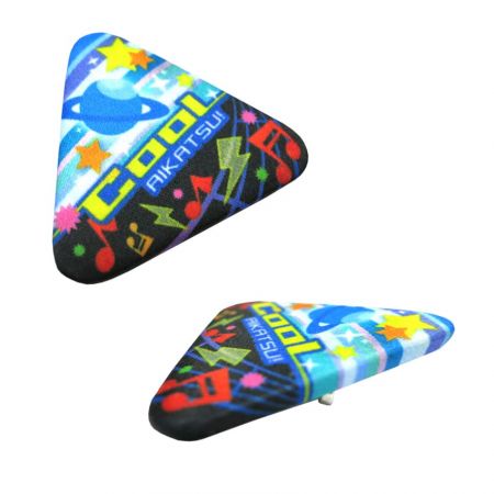 Alle Knöpfe können mit einer Standard-Sicherheitsnadel oder einem Magneten hergestellt werden.