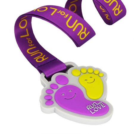 모든 부드러운 PVC 메달은 고도로 다재다능한 친환경 PVC 소재로 제작됩니다.