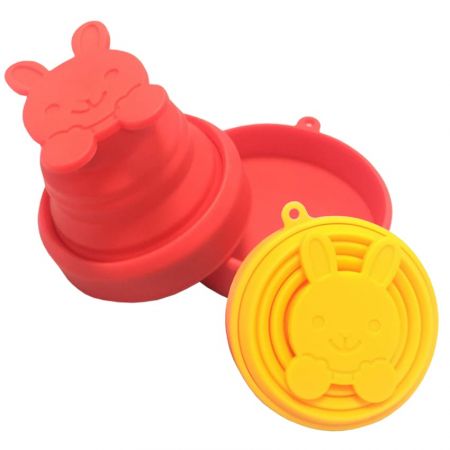 हमारा फोल्डेबल कप सुरक्षित, पुनर्नवीनीकरण योग्य सामग्रियों से बना है।