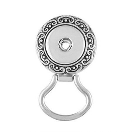 Brilleholderbroche er enkel å feste brillen godt på stoffet.