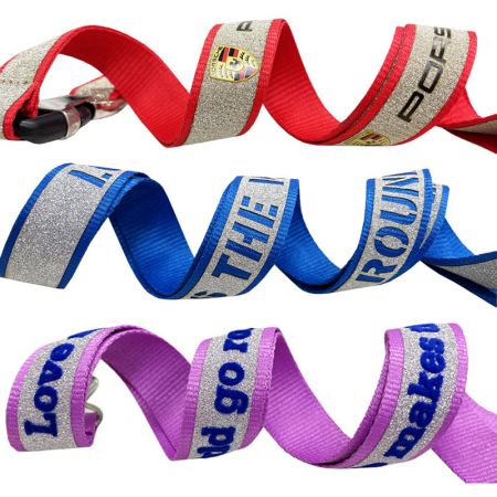 مشتری ما این بند آویز سفارشی درخشان را بسیار دوست دارد.