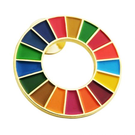 सॉफ्ट एनामल पिन्स को एक ओवन में पकाने के लिए बेक करना चाहिए ताकि एनामल कठोर और मजबूत हो सके।