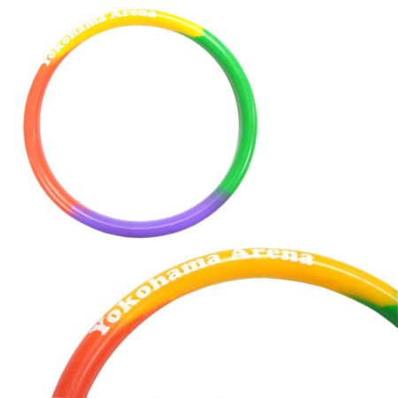 Le bracelet en gelée n'est pas seulement mignon mais aussi cool.