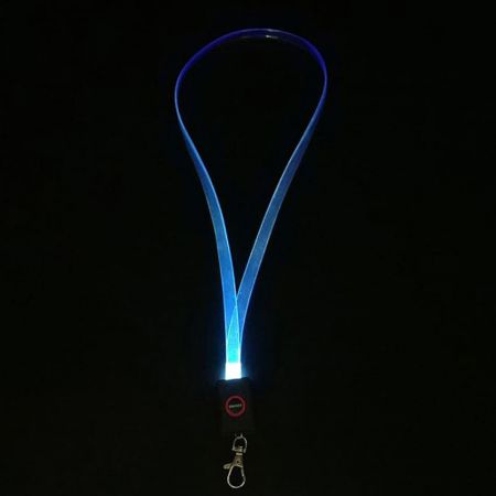Ein individuelles LED-Schlüsselband kann auch ein luxuriöses Geschenk sein.