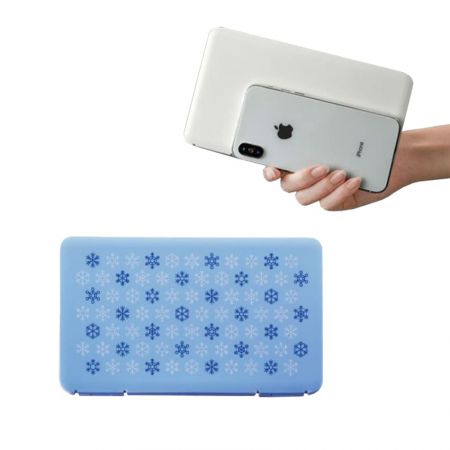 The mask storage box can keep our hands away from touching mask surfaces.