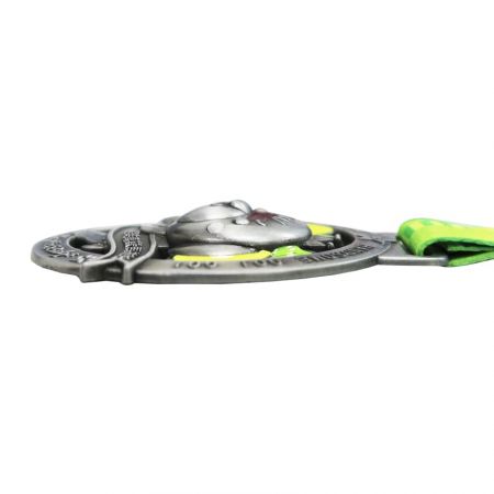 우리는 다양한 맞춤형 3D 메달을 제작했습니다.