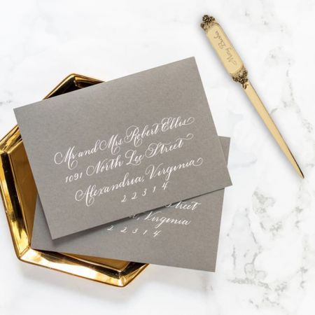 カスタムレターオープナーのような役立つプレゼントを人々に贈りましょう。