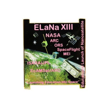 A NASA kitűző nagyszerűen mutat kalapokon, dzsekiken, táskákkal és még sok máson.