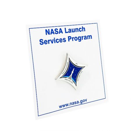 Pin de lapela de metal personalizado - O pin da NASA é perfeito para amantes do espaço e fãs da NASA.