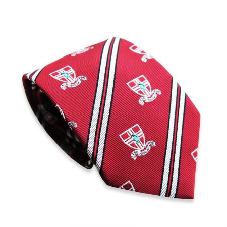 Gravatas personalizadas com logotipo bordado - Esteja à frente das últimas tendências com suas próprias gravatas personalizadas.